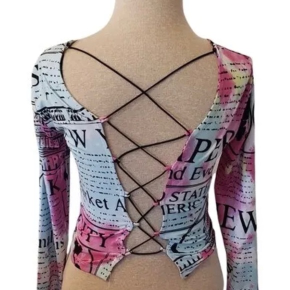 Social Scene Women's Long Sleeve Open Back Newspaper
Goth Rave Blouse Medium - Picture 4 of 5